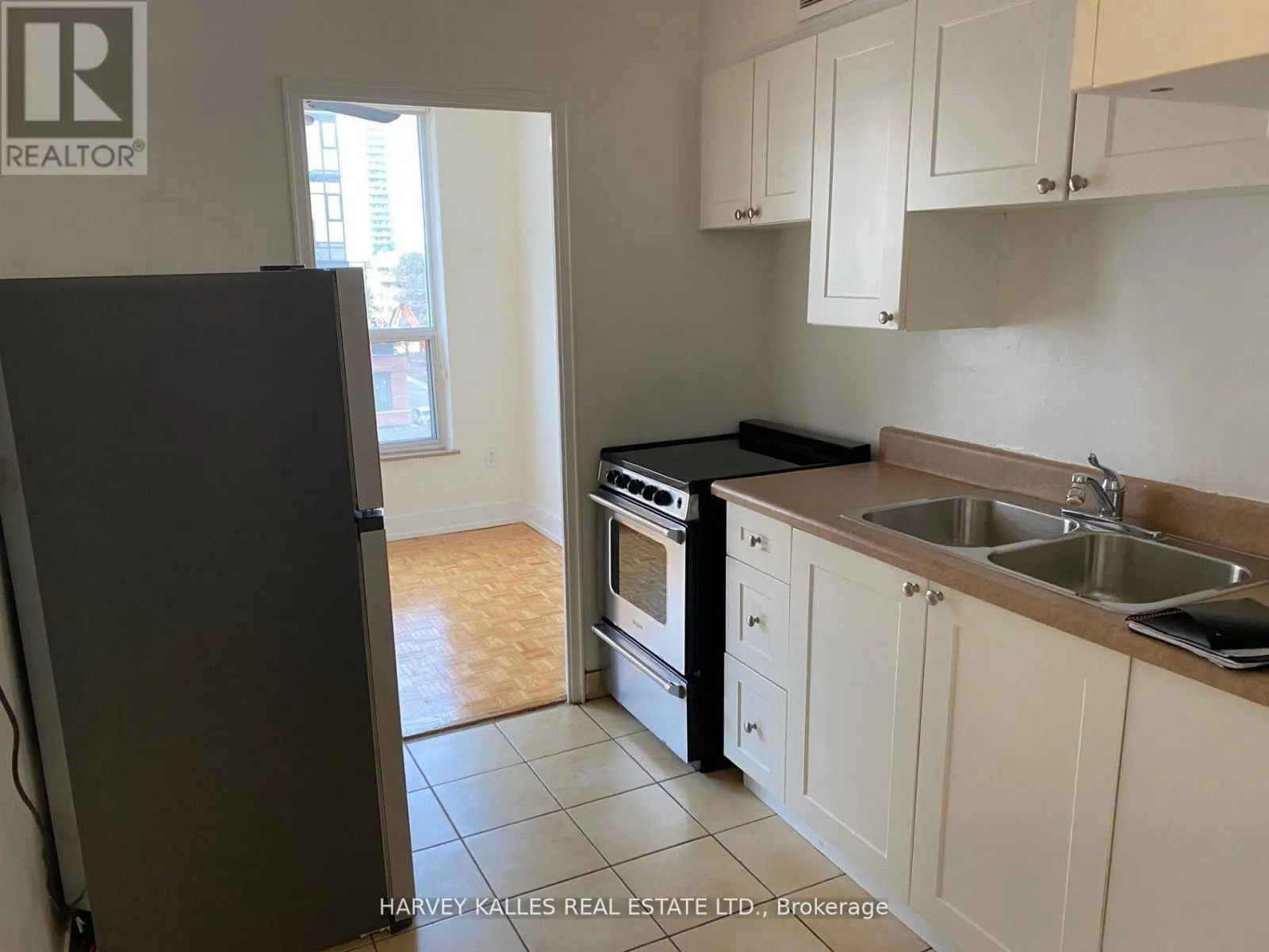 402 - 133 ERSKINE AVENUE