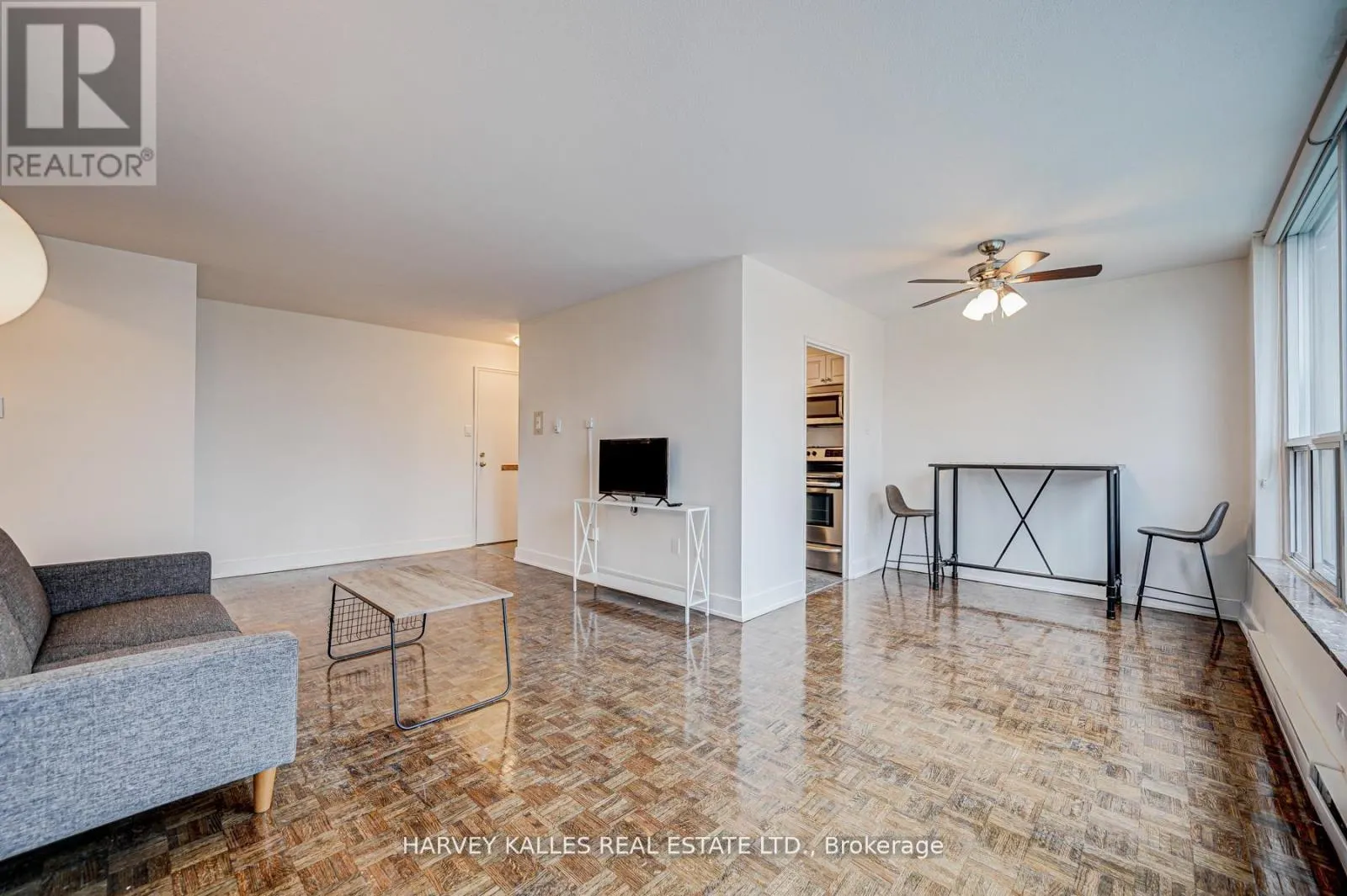 402 - 133 ERSKINE AVENUE
