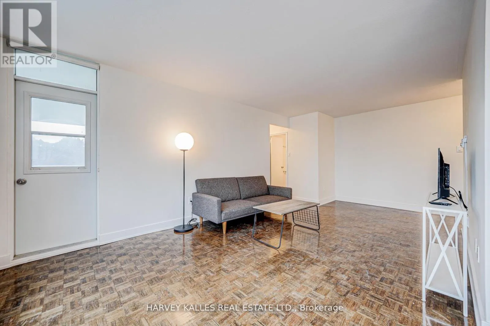 402 - 133 ERSKINE AVENUE