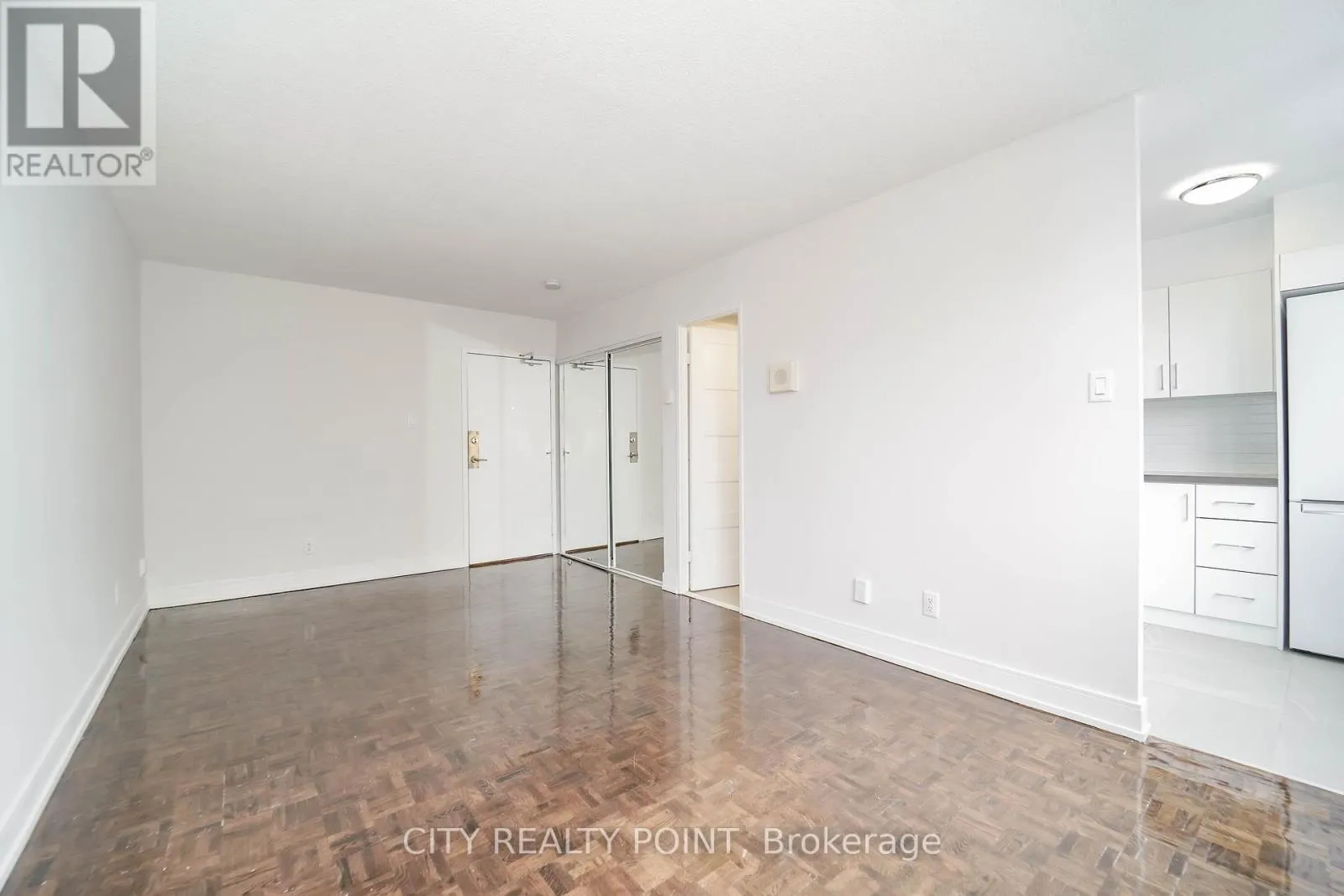 1613 - 33 ISABELLA STREET
