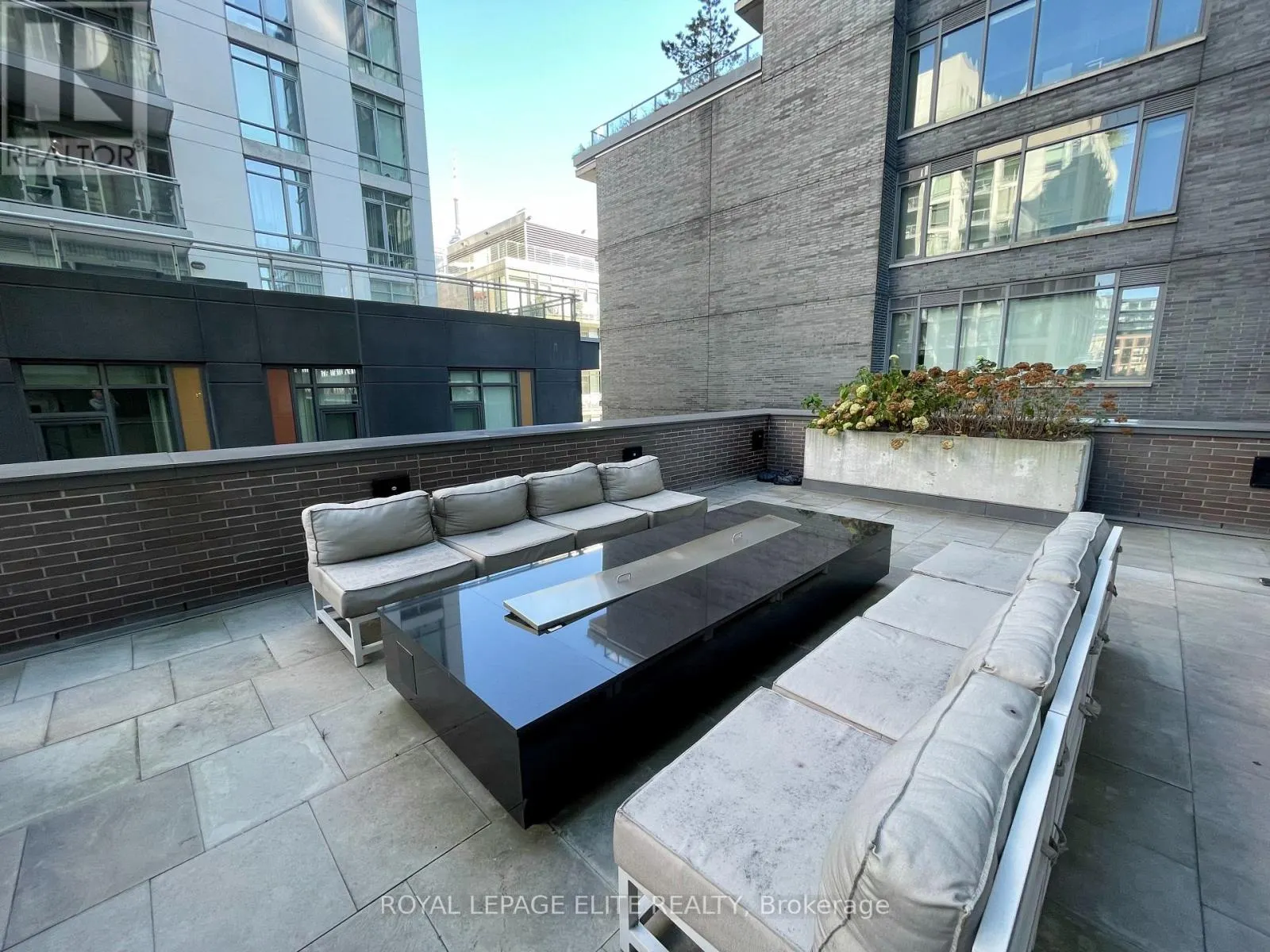 1119 - 111 BATHURST STREET