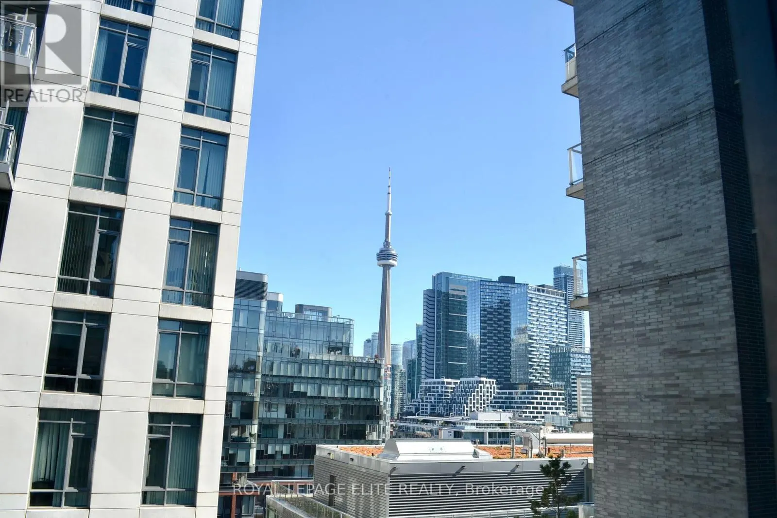 1119 - 111 BATHURST STREET