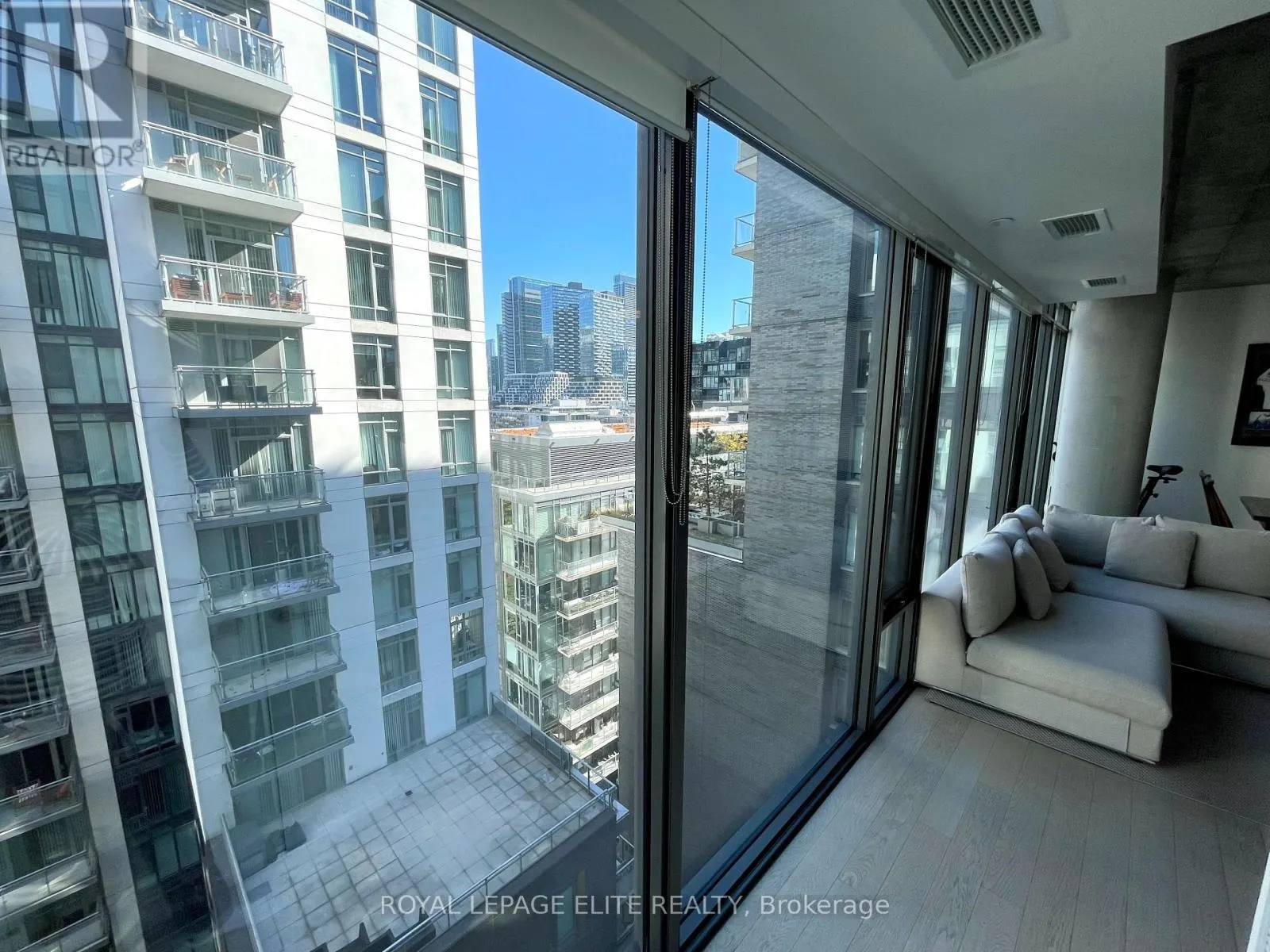 1119 - 111 BATHURST STREET
