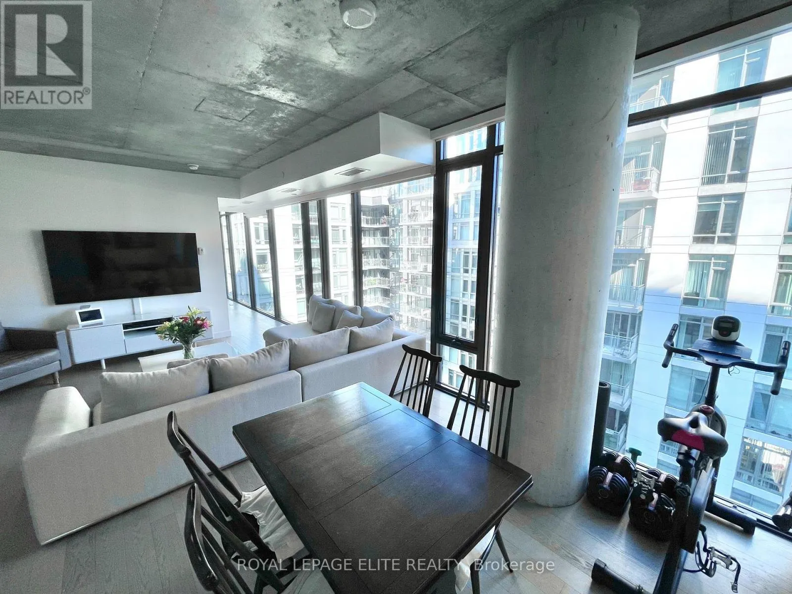 1119 - 111 BATHURST STREET