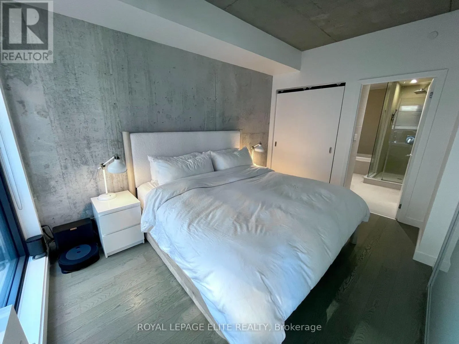 1119 - 111 BATHURST STREET
