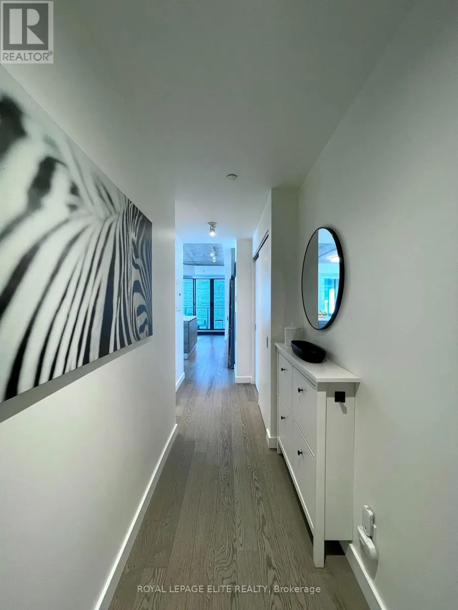 1119 - 111 BATHURST STREET