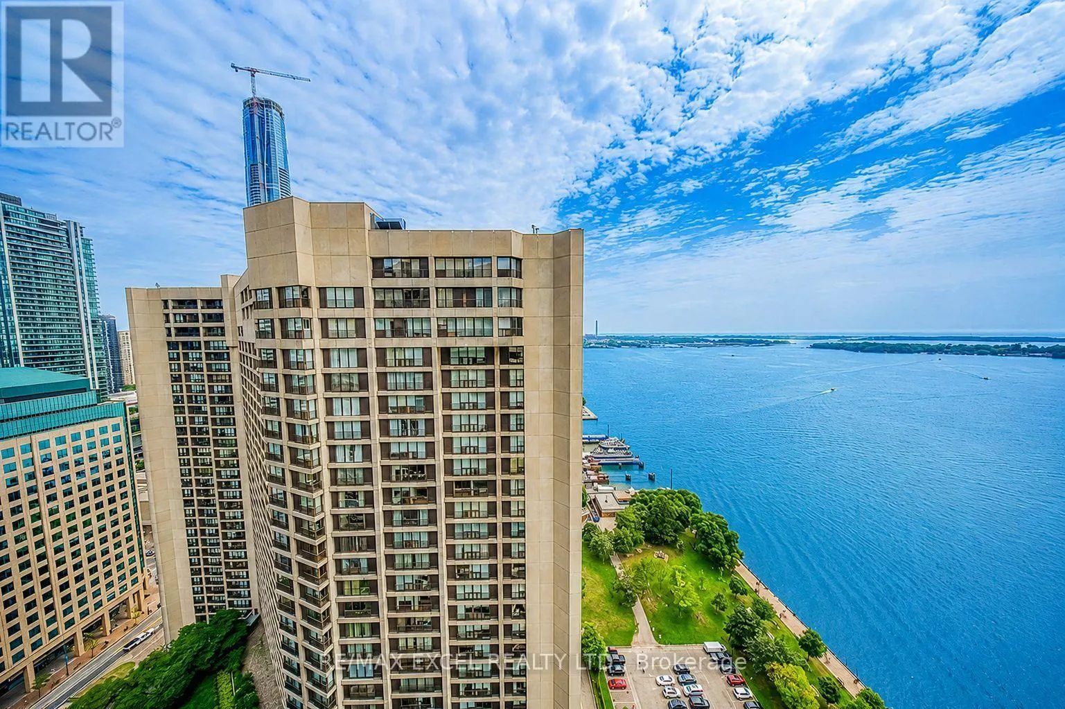3403 - 65 HARBOUR SQUARE