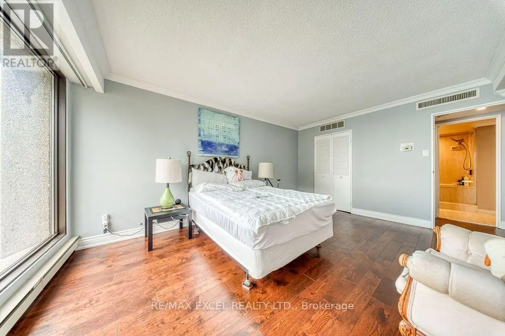 3403 - 65 HARBOUR SQUARE