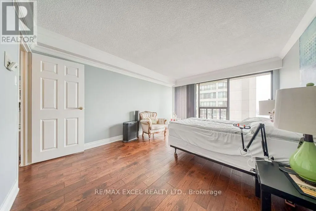 3403 - 65 HARBOUR SQUARE