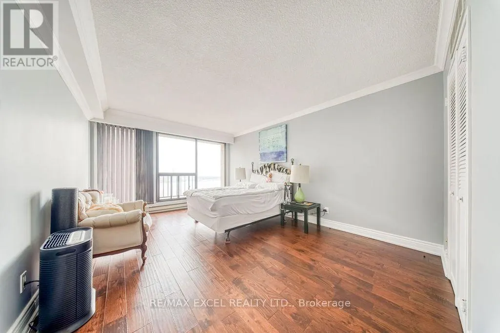3403 - 65 HARBOUR SQUARE