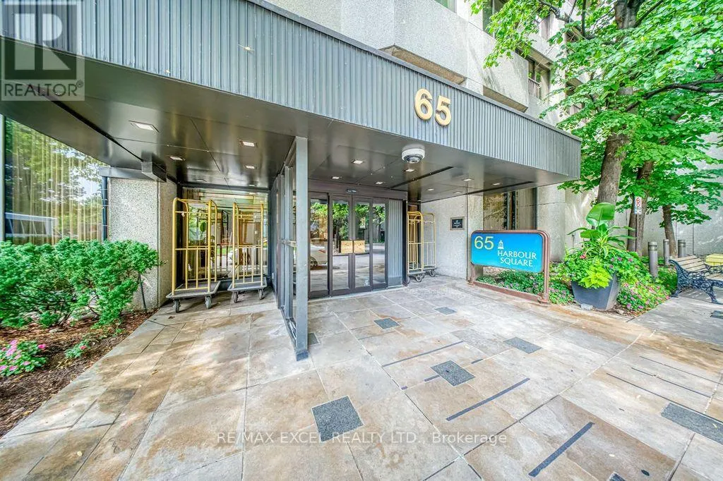 3403 - 65 HARBOUR SQUARE