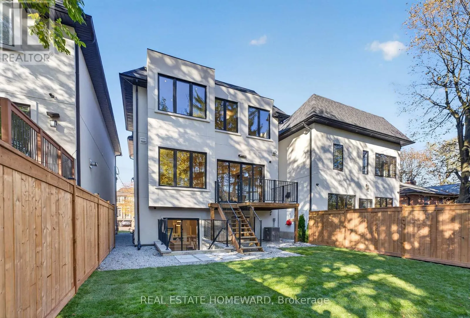 333 GLENGARRY AVENUE