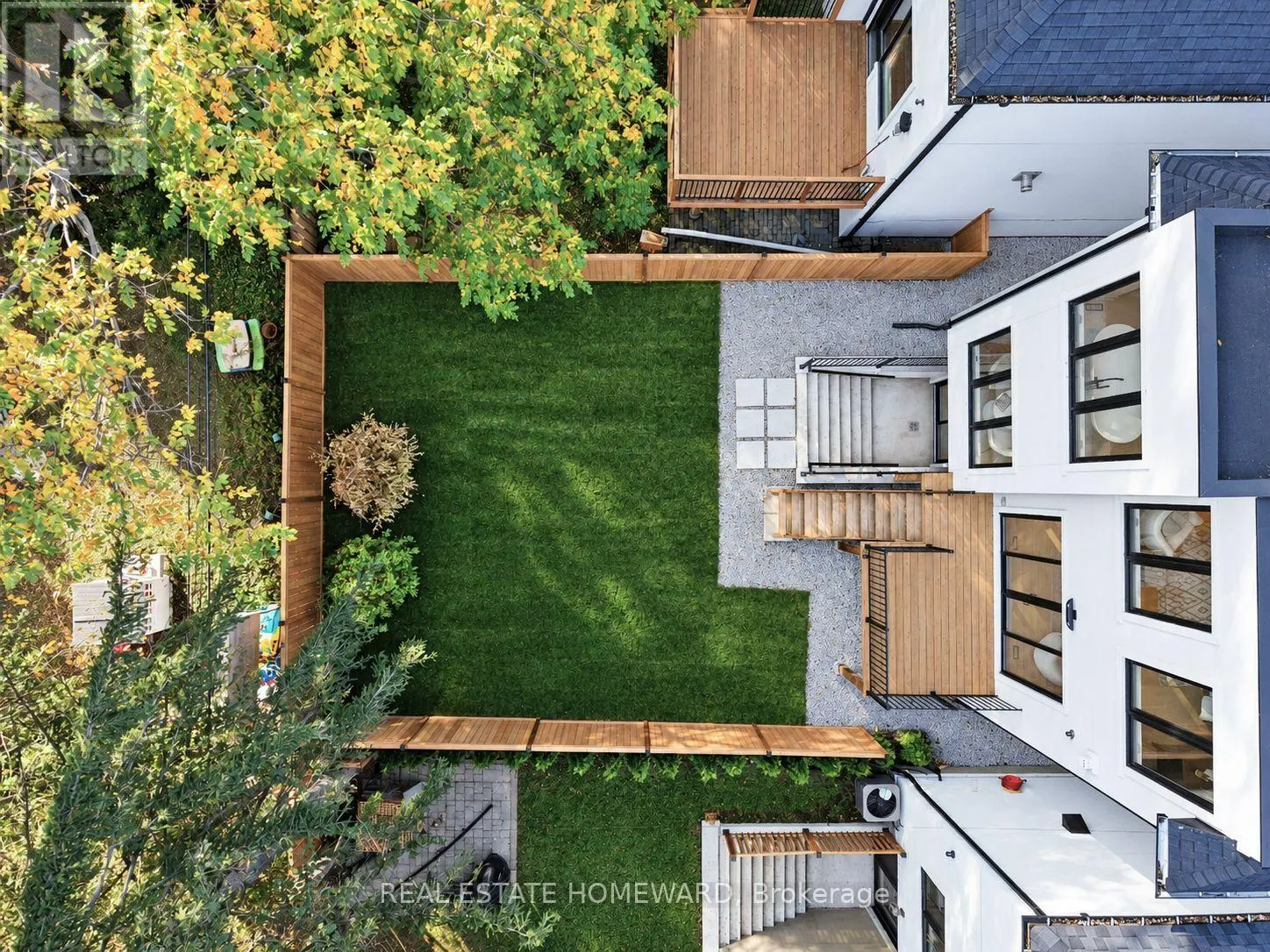 333 GLENGARRY AVENUE