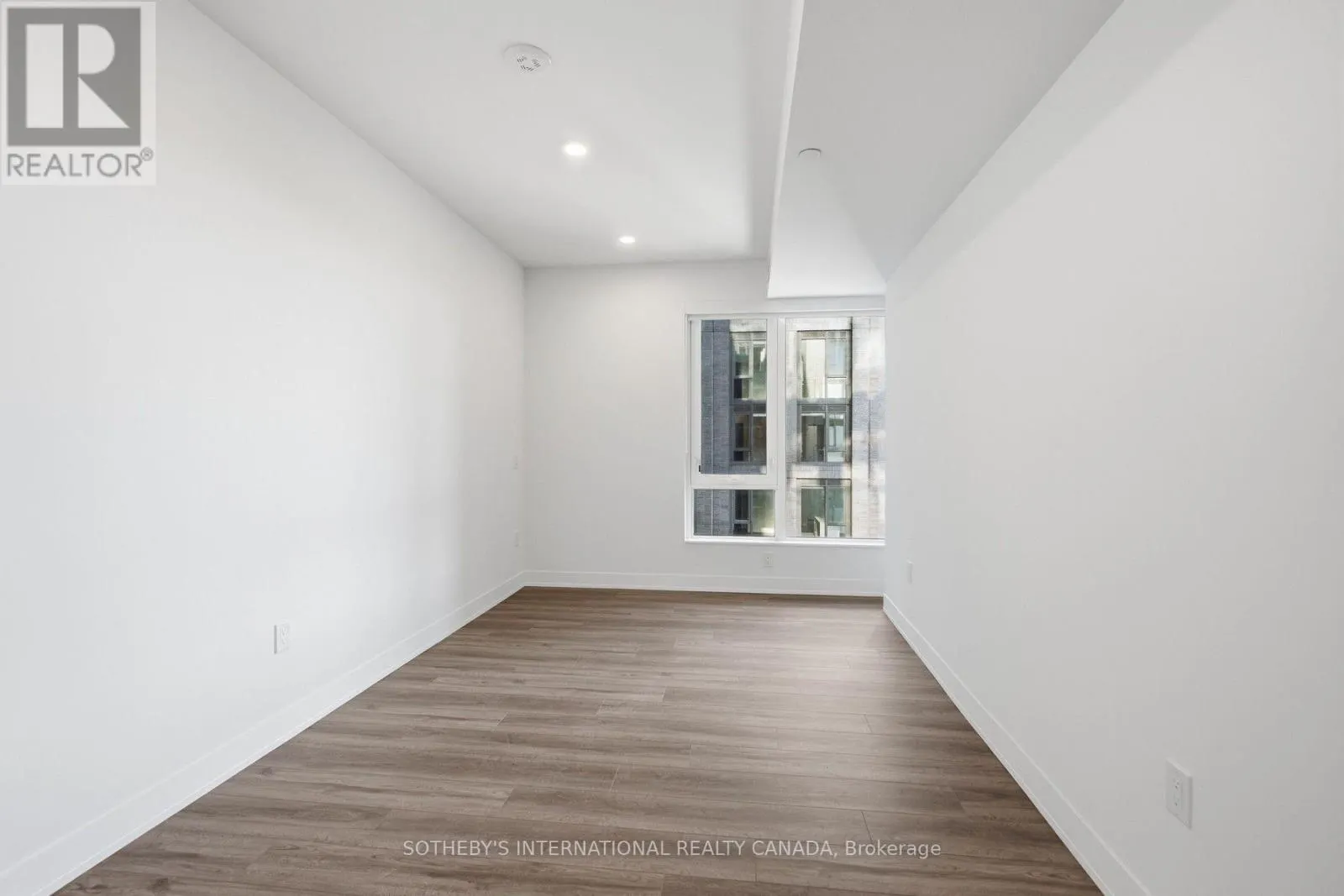 1405 - 15 ASSEMBLY LANE
