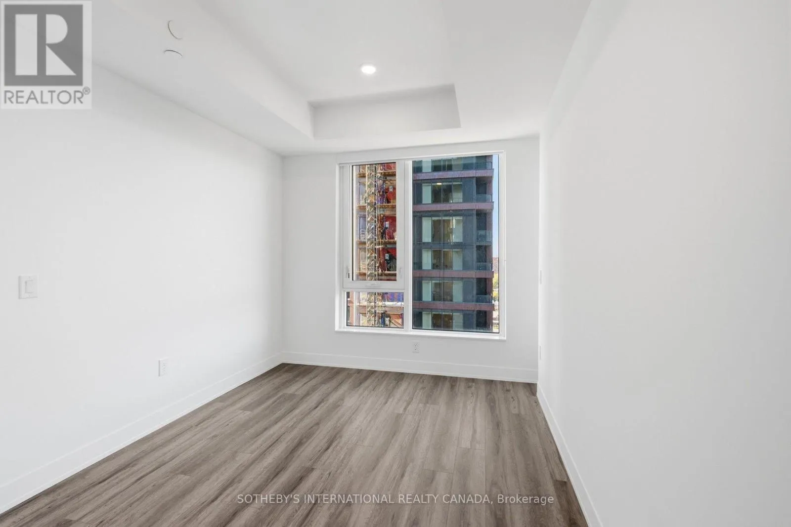 1405 - 15 ASSEMBLY LANE