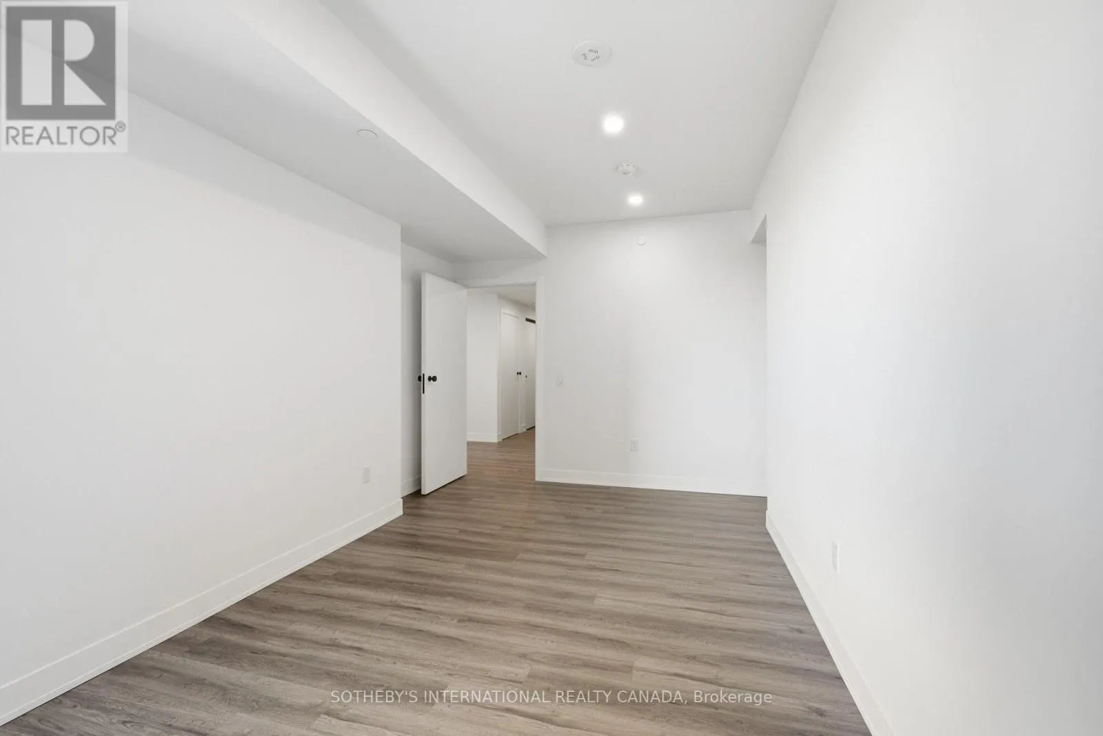 1405 - 15 ASSEMBLY LANE