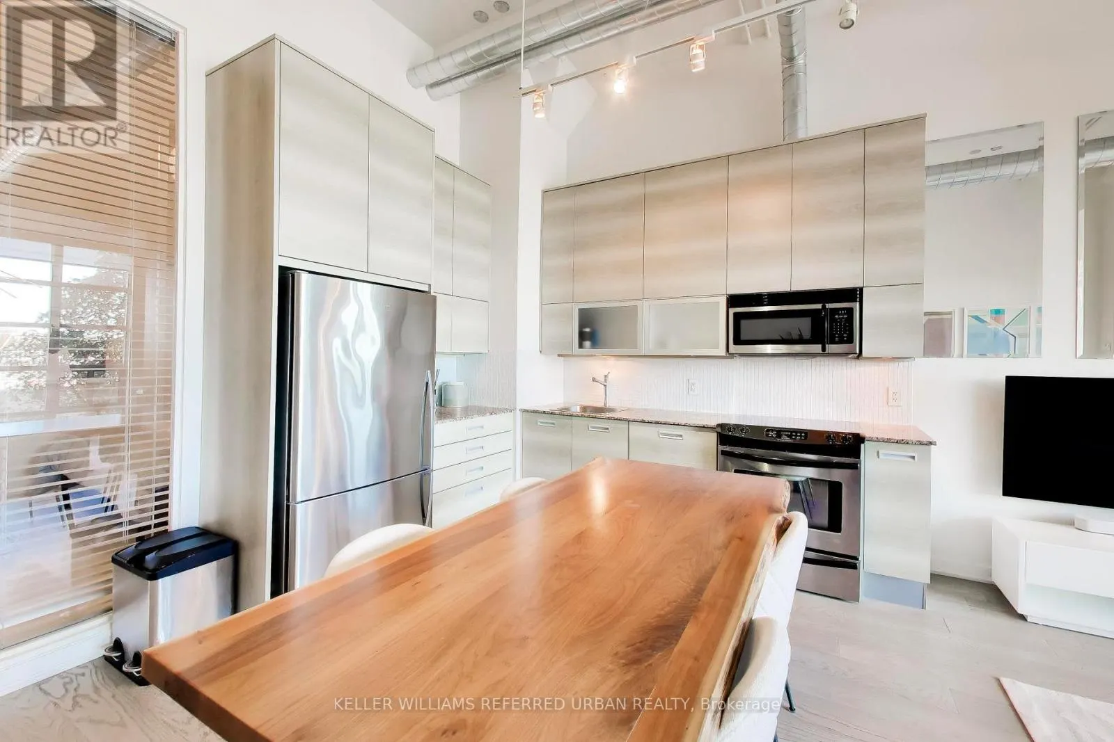336 - 380 MACPHERSON AVENUE