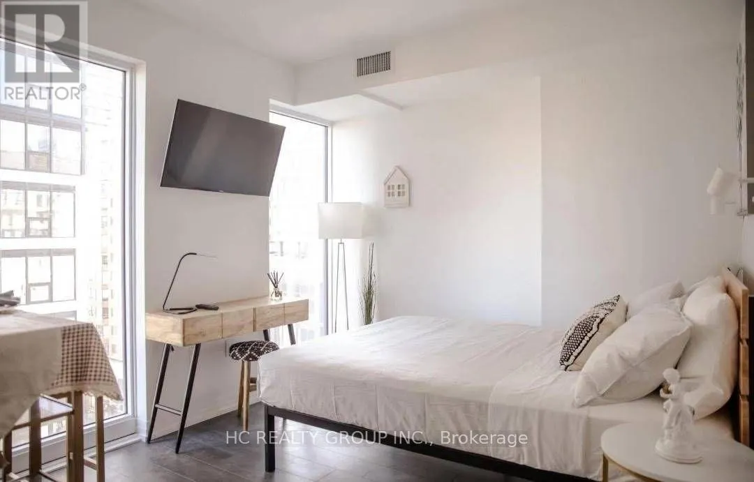 825 - 251 JARVIS STREET