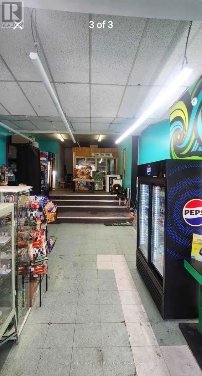 927 BLOOR STREET W