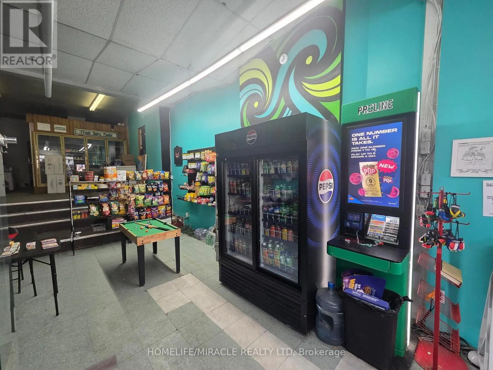 927 BLOOR STREET W
