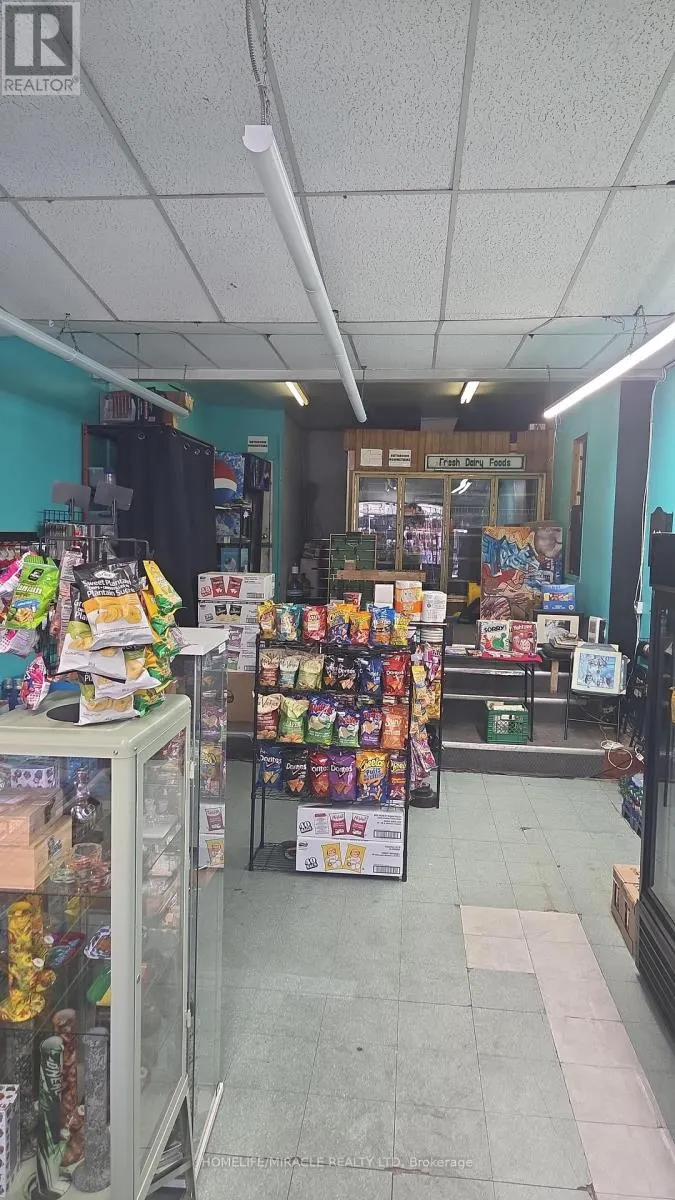 927 BLOOR STREET W