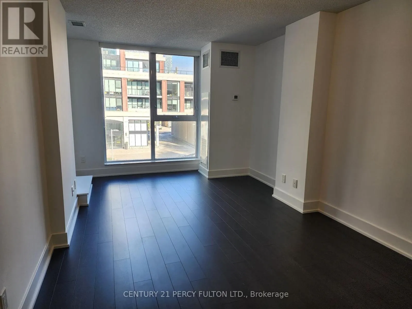 R215 - 18 MILLWOOD ROAD