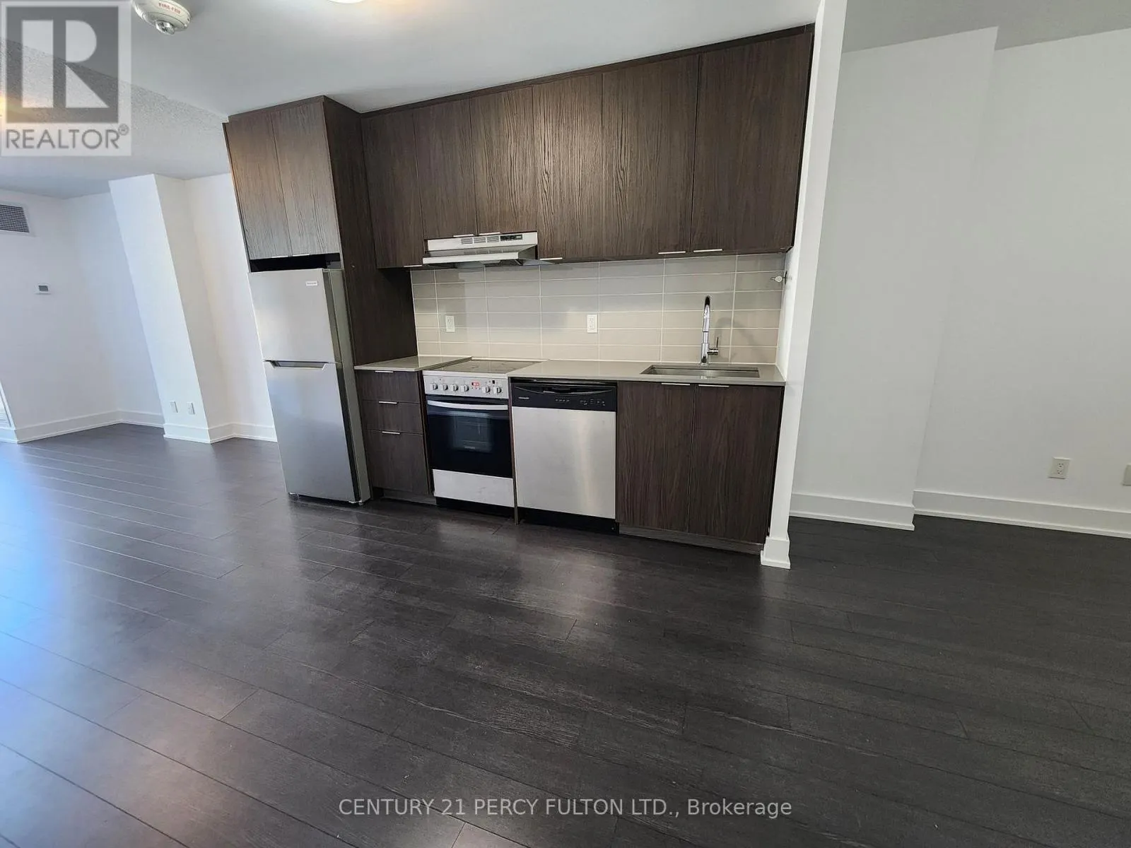 R215 - 18 MILLWOOD ROAD