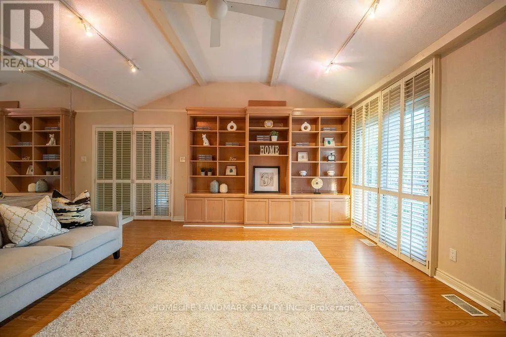 15 TOFINO CRESCENT