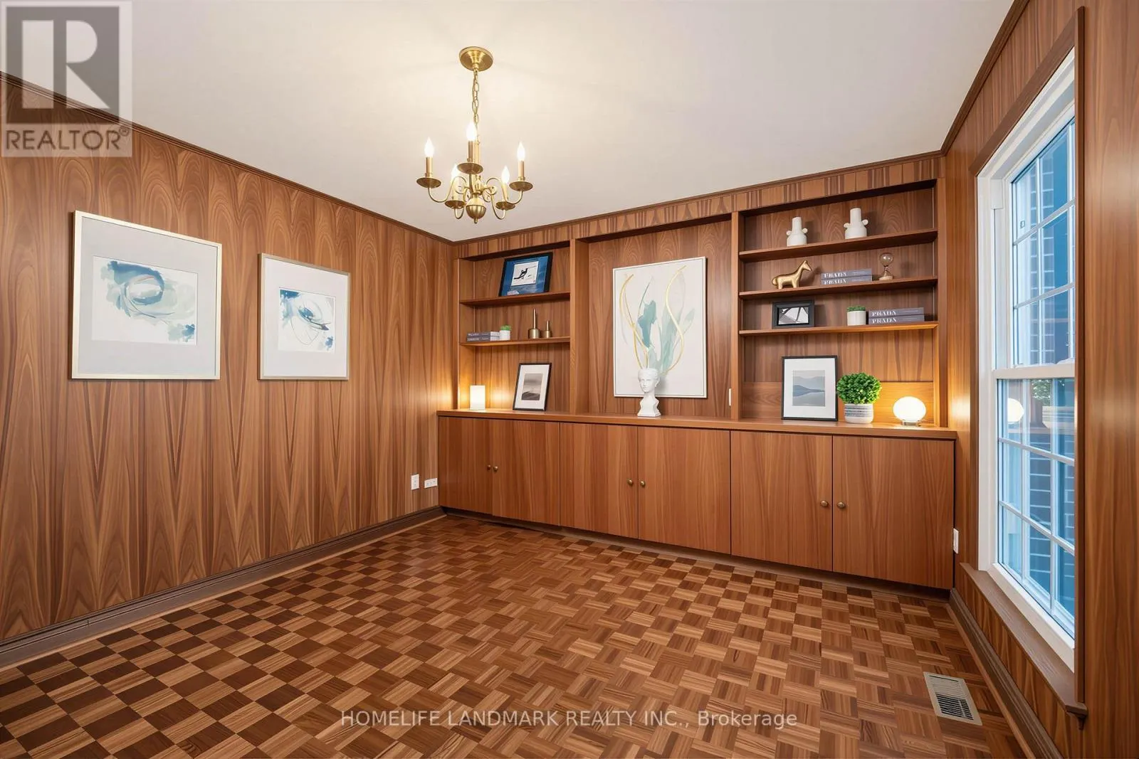15 TOFINO CRESCENT