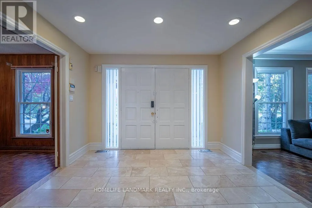 15 TOFINO CRESCENT