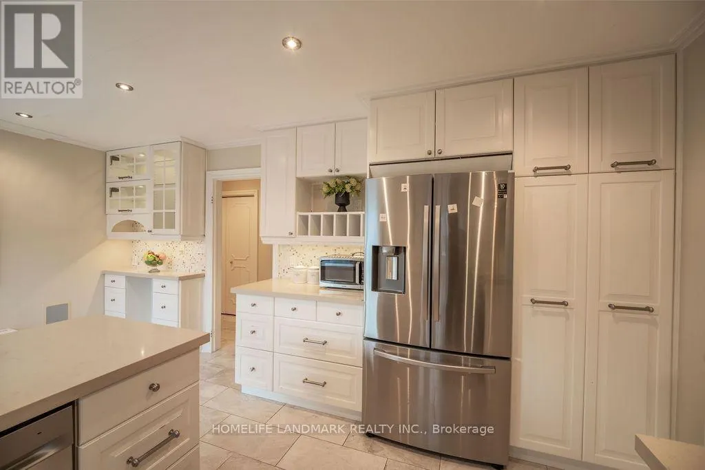 15 TOFINO CRESCENT
