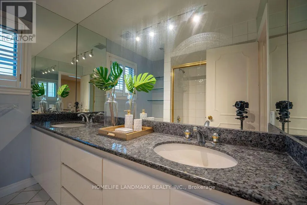 15 TOFINO CRESCENT