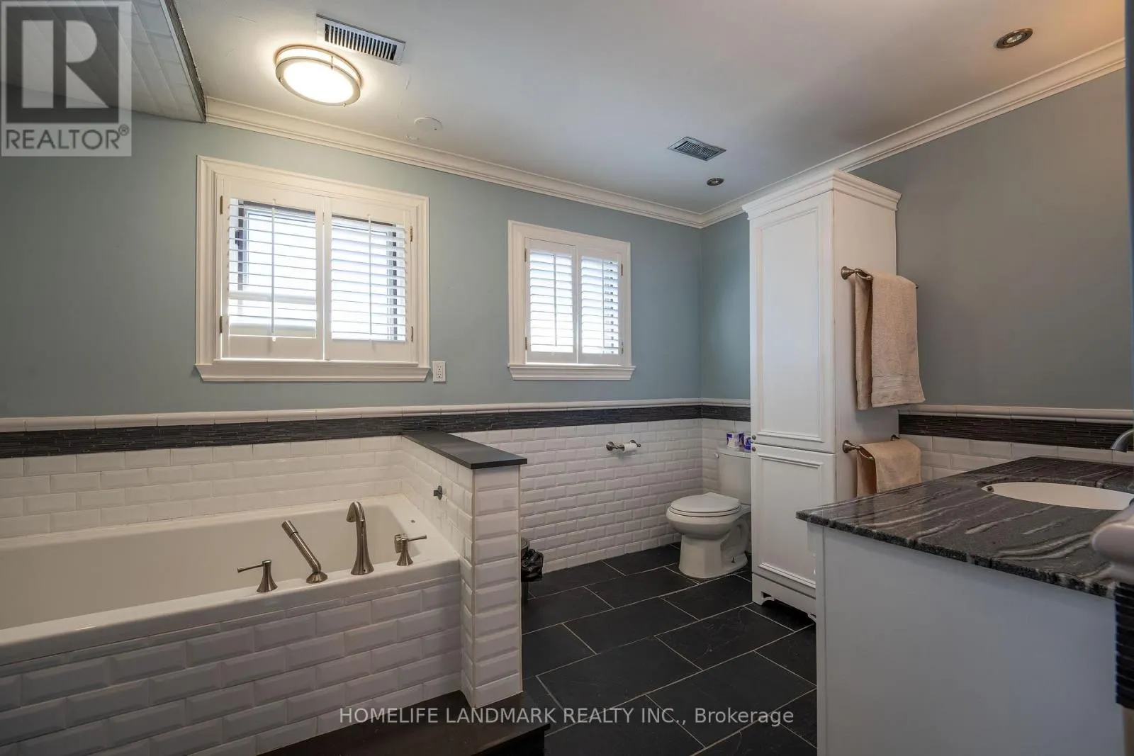 15 TOFINO CRESCENT