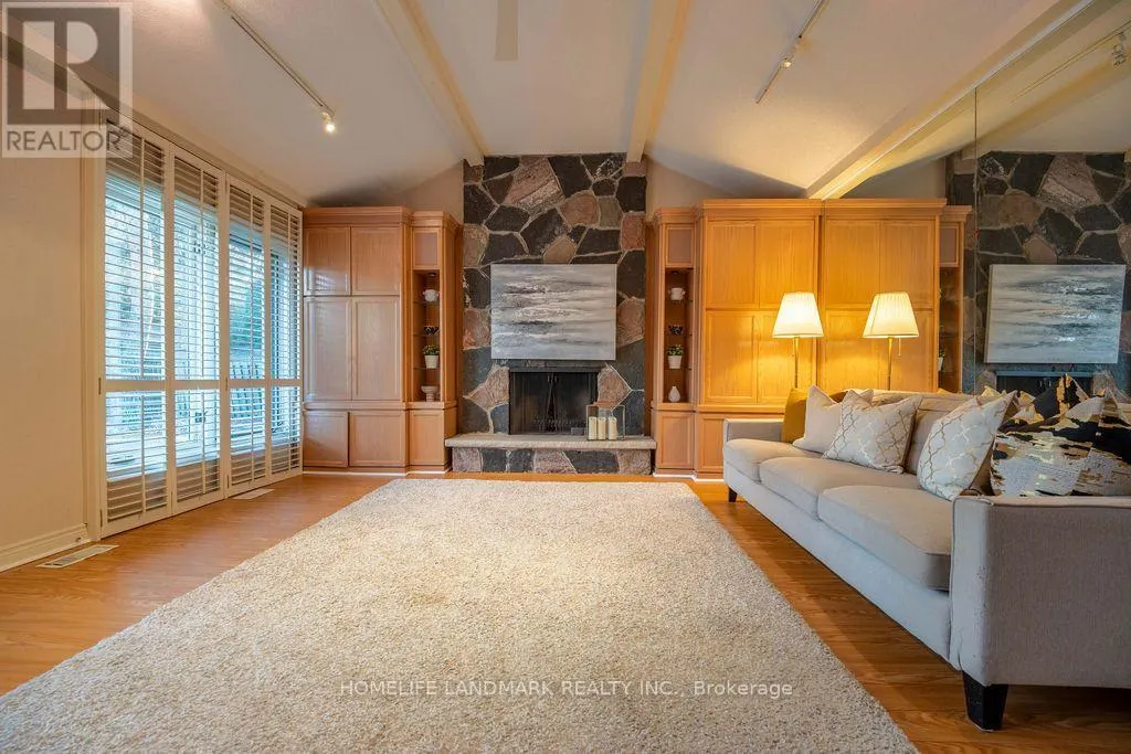 15 TOFINO CRESCENT