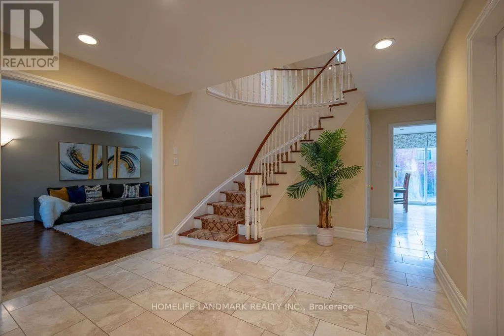 15 TOFINO CRESCENT