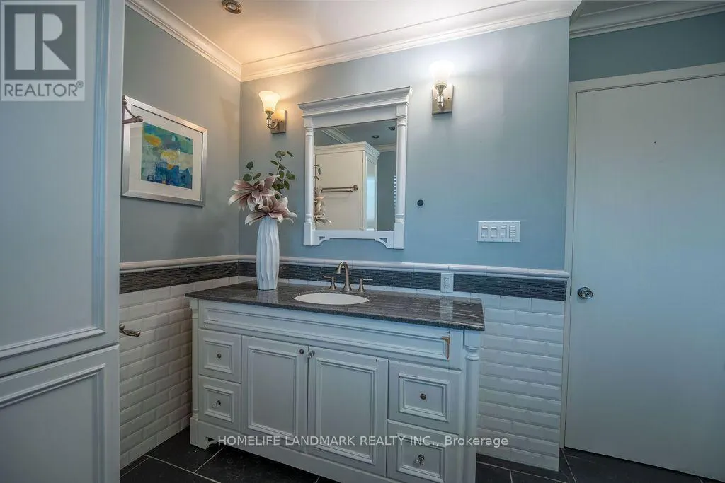 15 TOFINO CRESCENT
