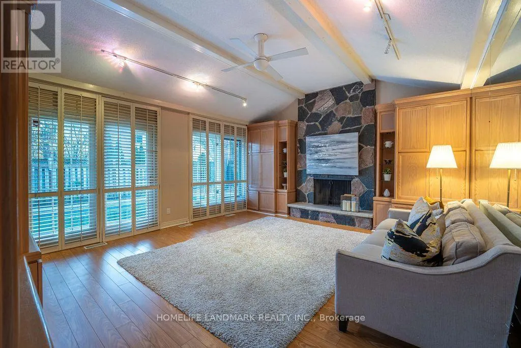 15 TOFINO CRESCENT