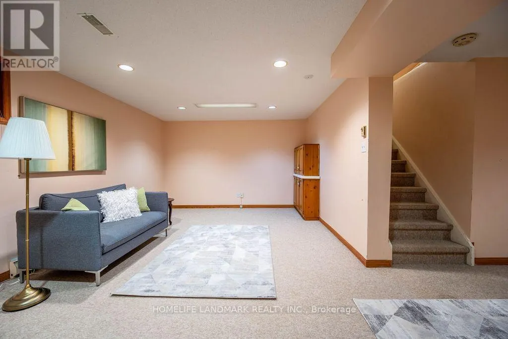 15 TOFINO CRESCENT