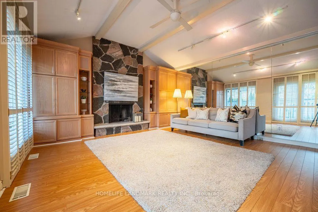 15 TOFINO CRESCENT