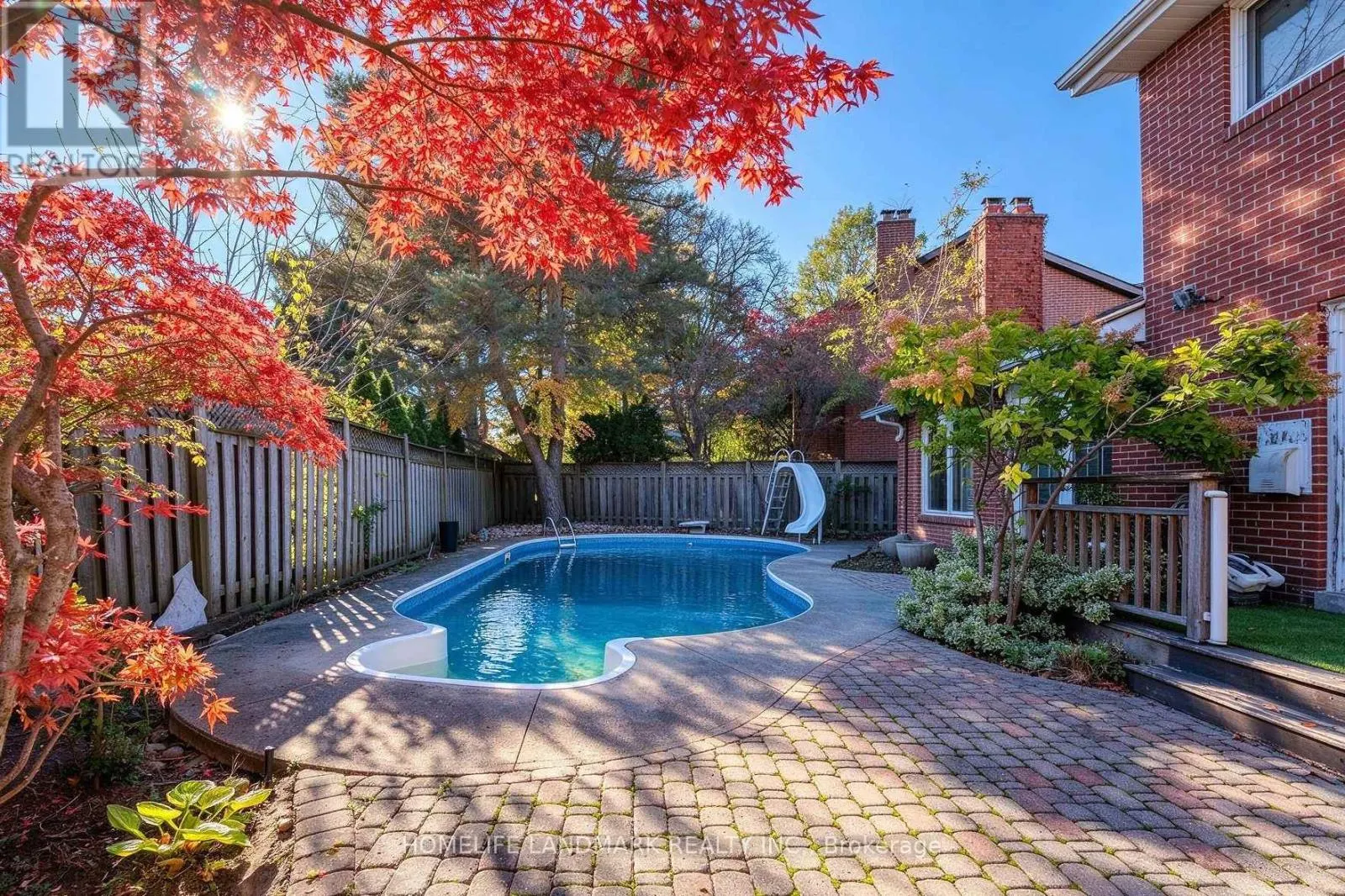 15 TOFINO CRESCENT