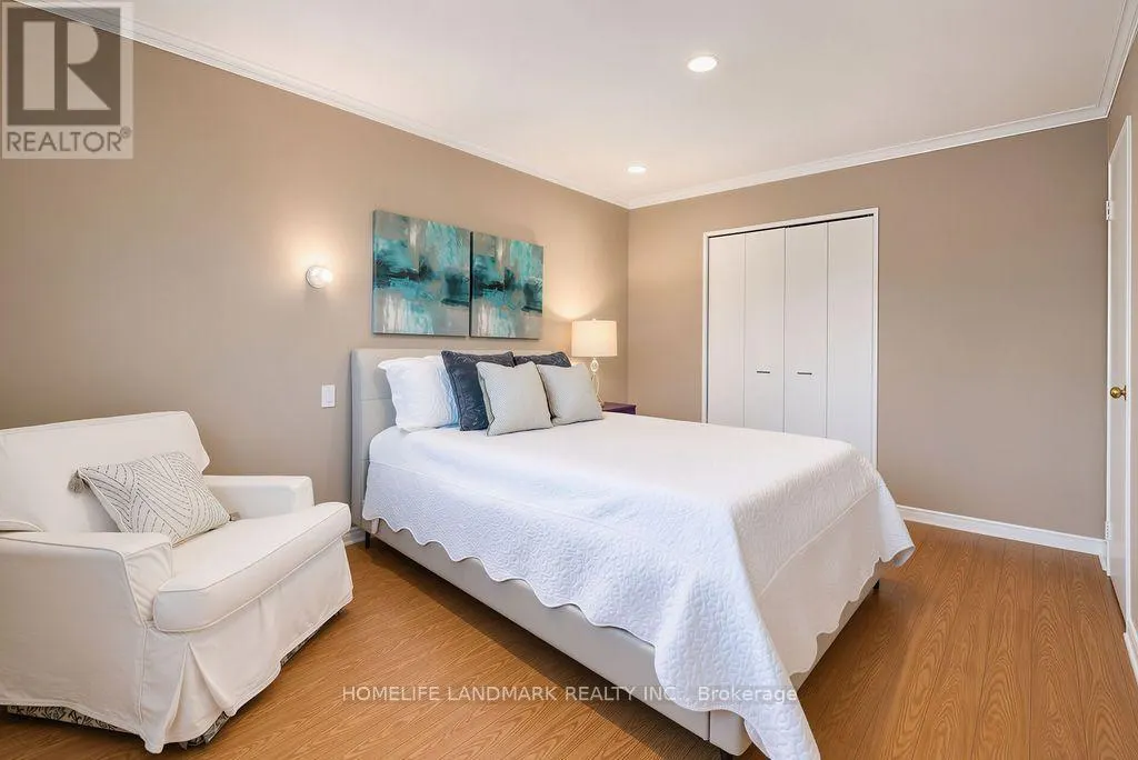 15 TOFINO CRESCENT