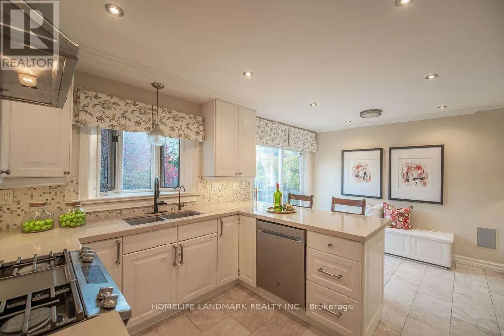 15 TOFINO CRESCENT
