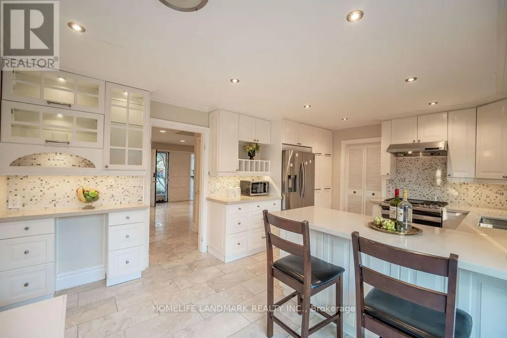15 TOFINO CRESCENT