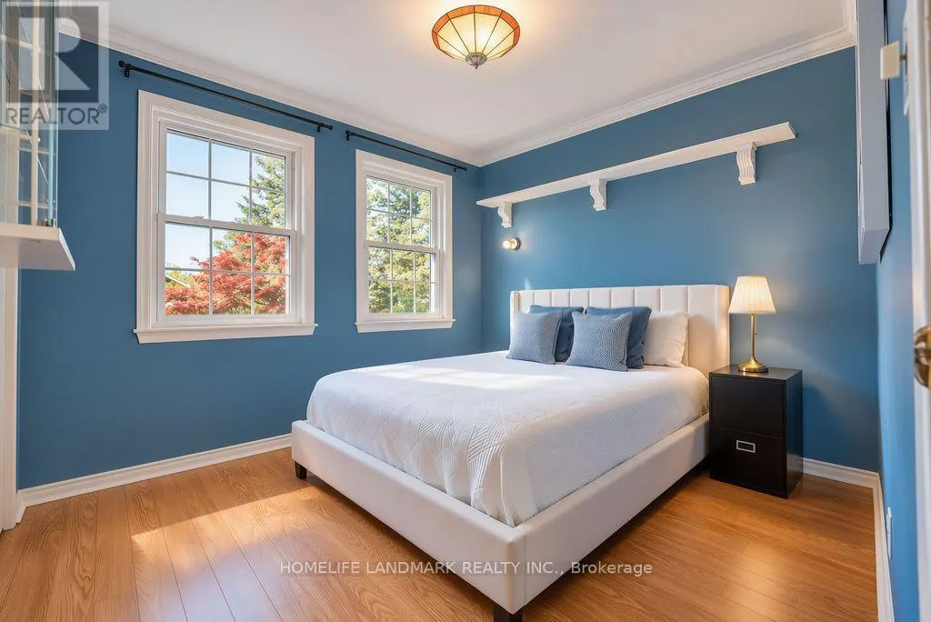15 TOFINO CRESCENT