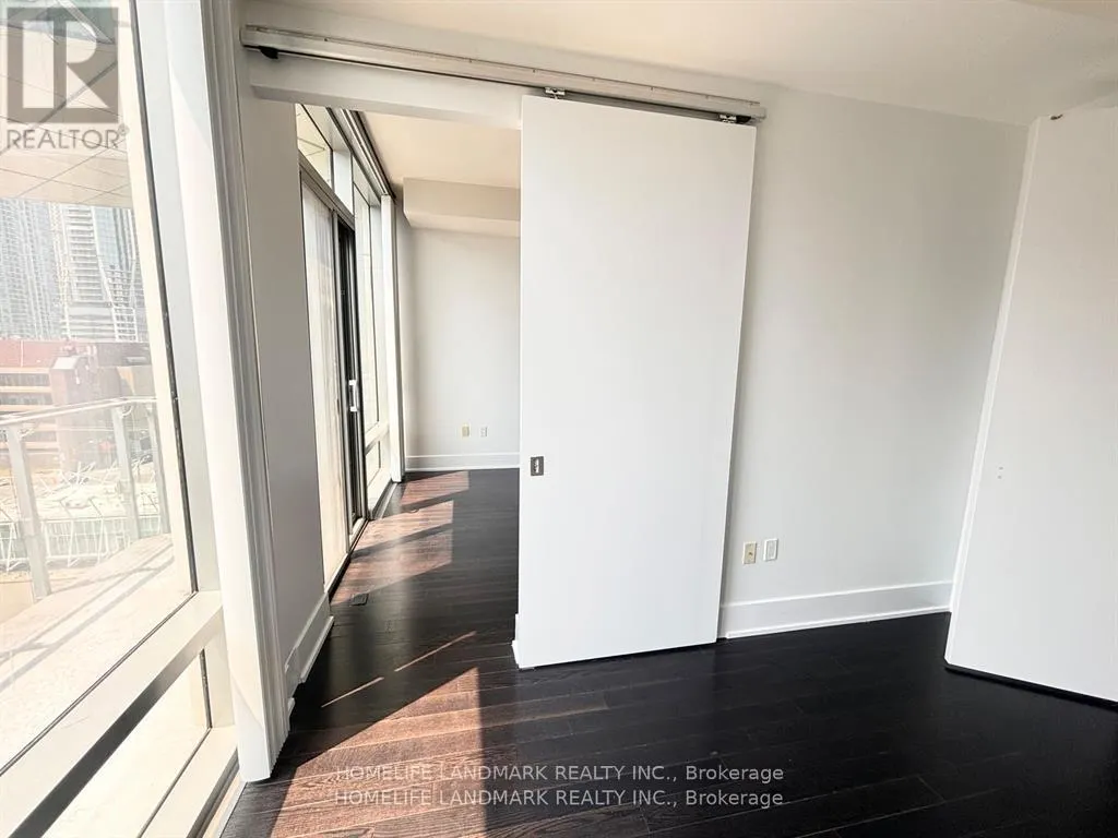 1029 - 39 QUEENS QUAY E