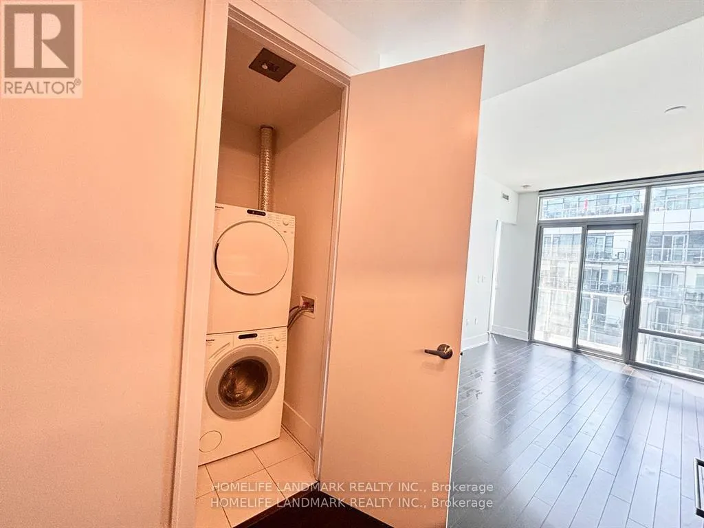 1029 - 39 QUEENS QUAY E