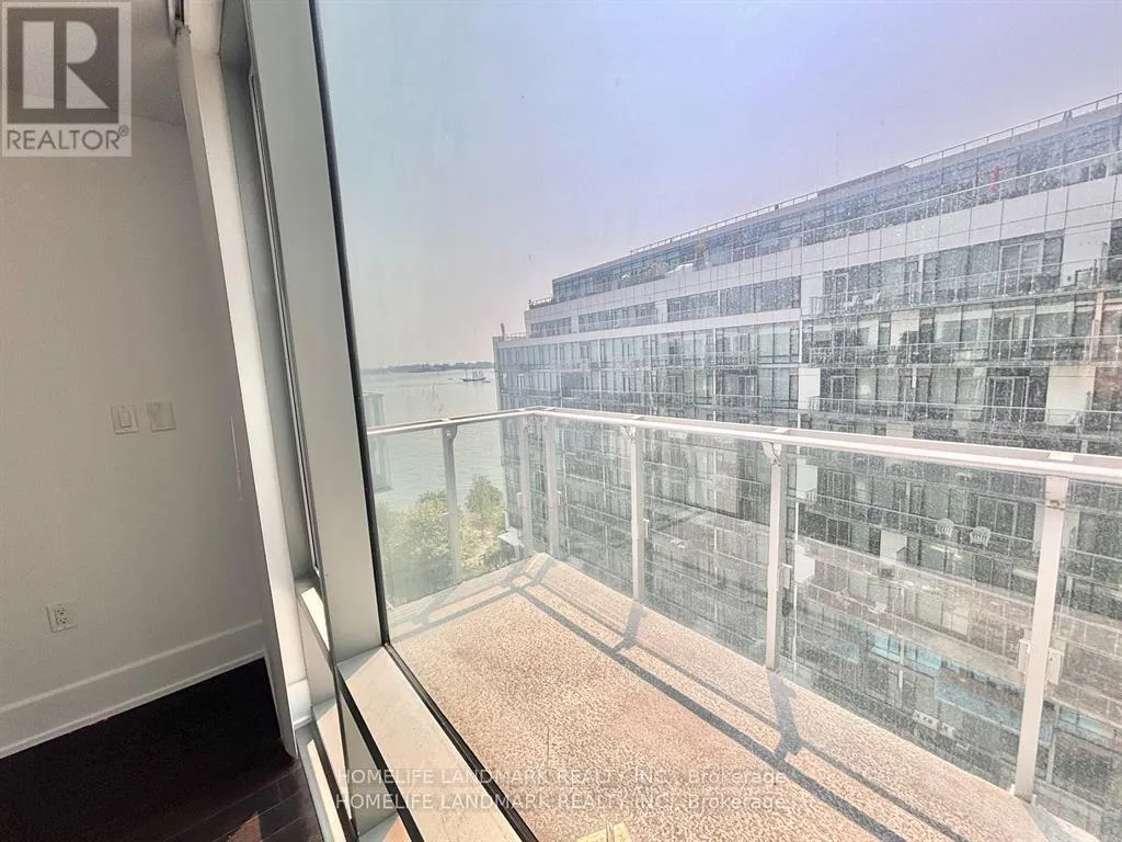 1029 - 39 QUEENS QUAY E