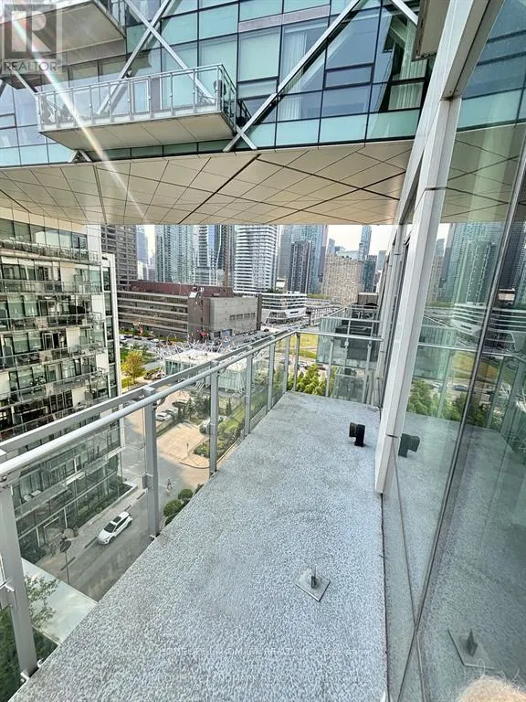 1029 - 39 QUEENS QUAY E