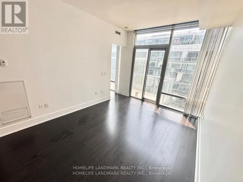 1029 - 39 QUEENS QUAY E