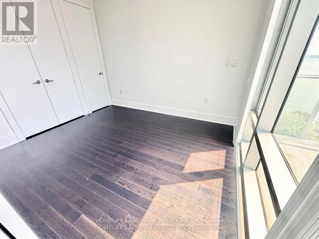 1029 - 39 QUEENS QUAY E